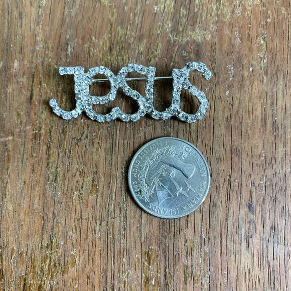Vintage JESUS white‎ Clear Rhinestone Silver tone pin brooch - Picture 2 of 3